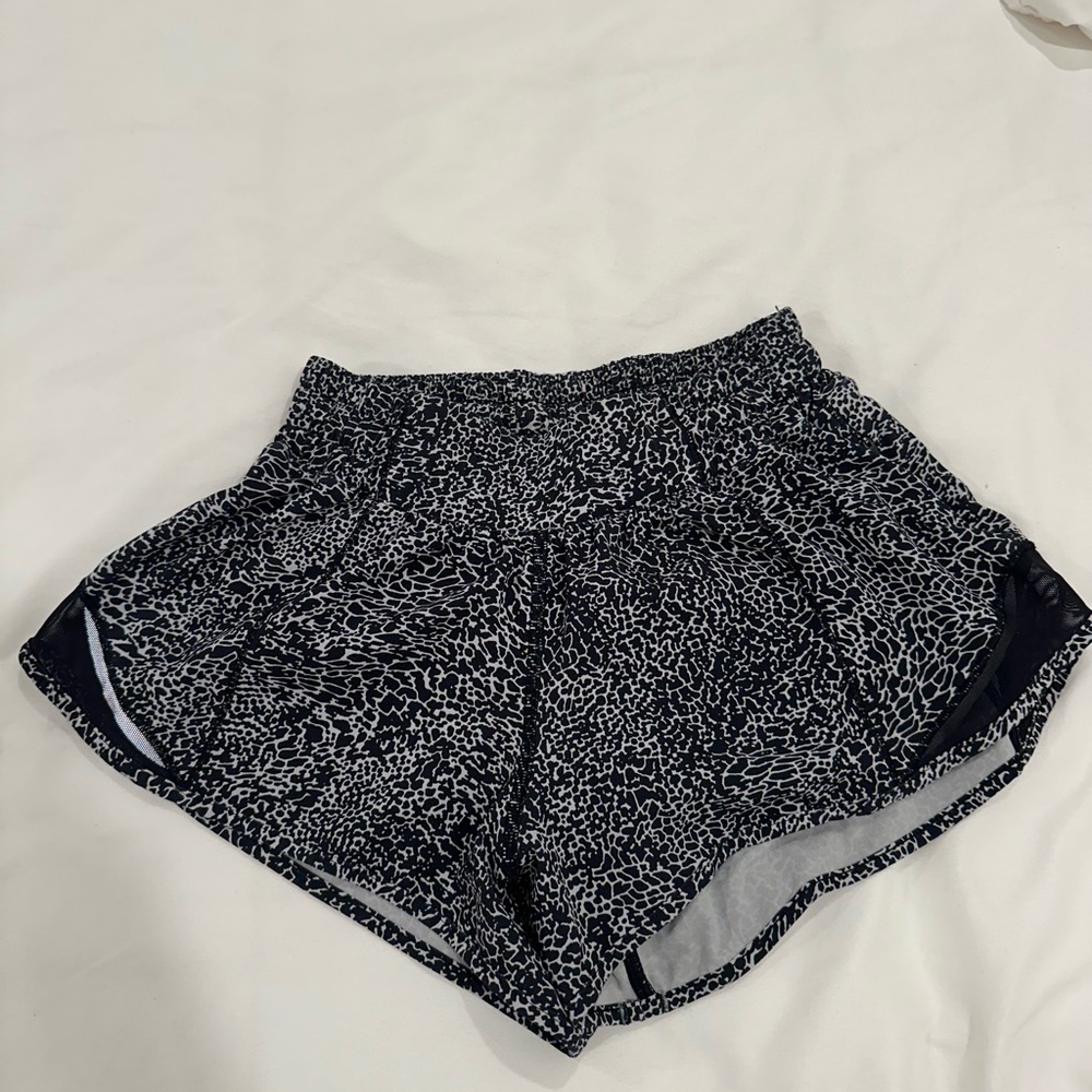 Black and White Lululemon Hotty Hot Shorts 2.5”